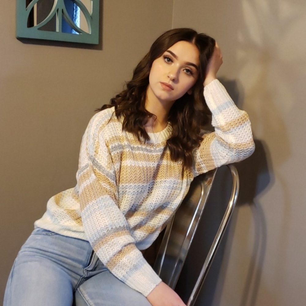 LAST ONE!!! NWT Spring SWEATER - Picture 3 of 6